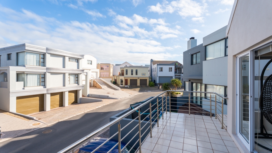 4 Bedroom Property for Sale in Calypso Beach Western Cape